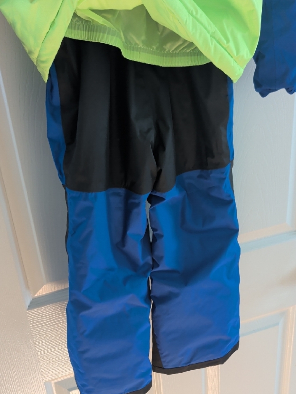 North Face Kids Waterproof Ski Suit | 4T Waterproof Boys Snowsuit - Picture 12 of 16
